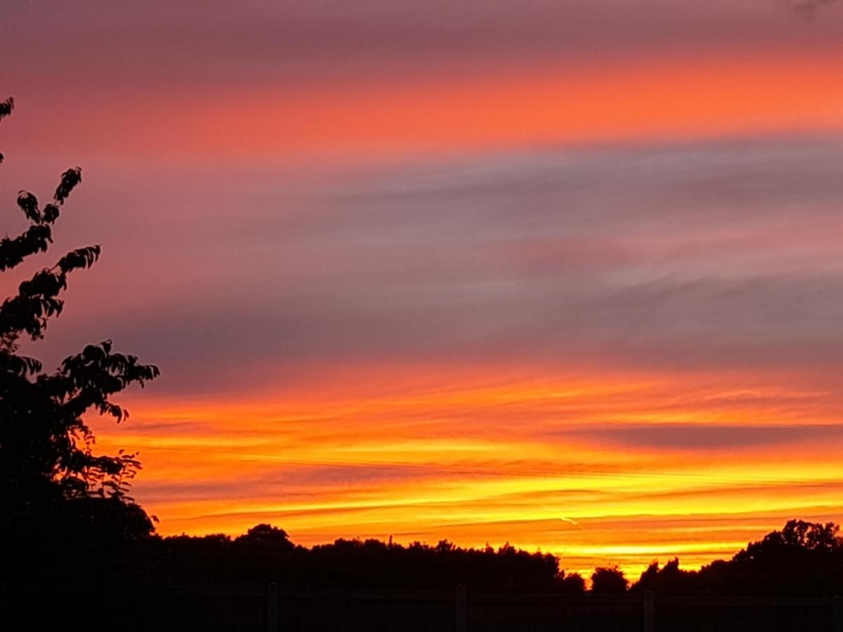 Hawarden Near Chester 外观 照片